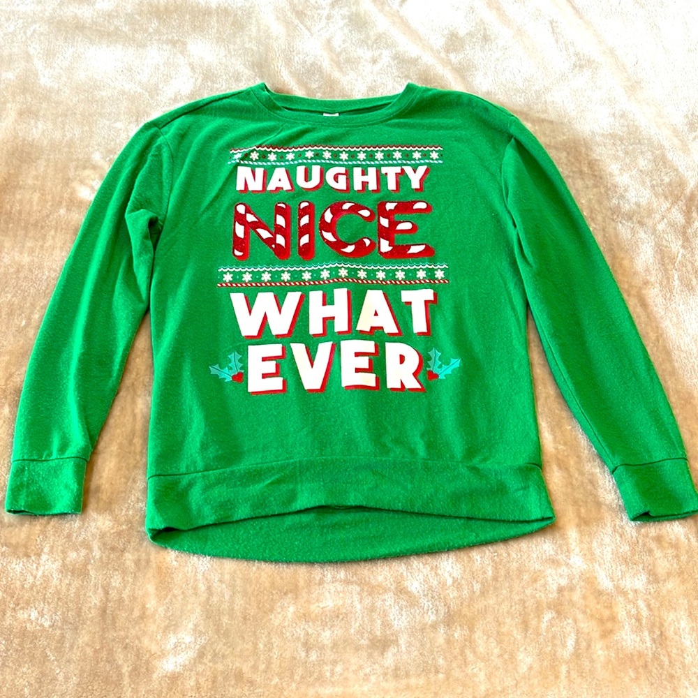 Super cute Christmas sweatshirt Size Junior Small or 3/5